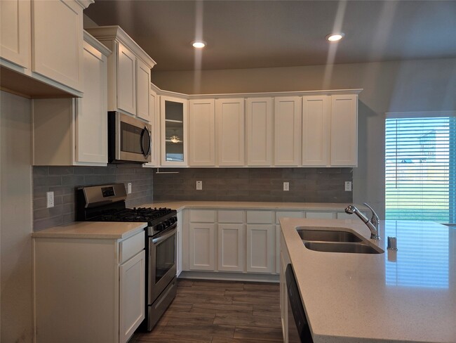 Building Photo - 7914 Cypress Myrtle Dr