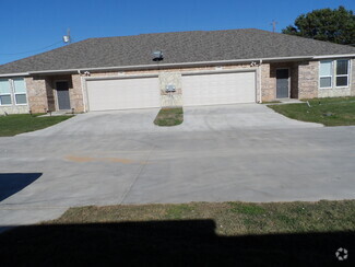 Building Photo - 1208 Country Club Rd