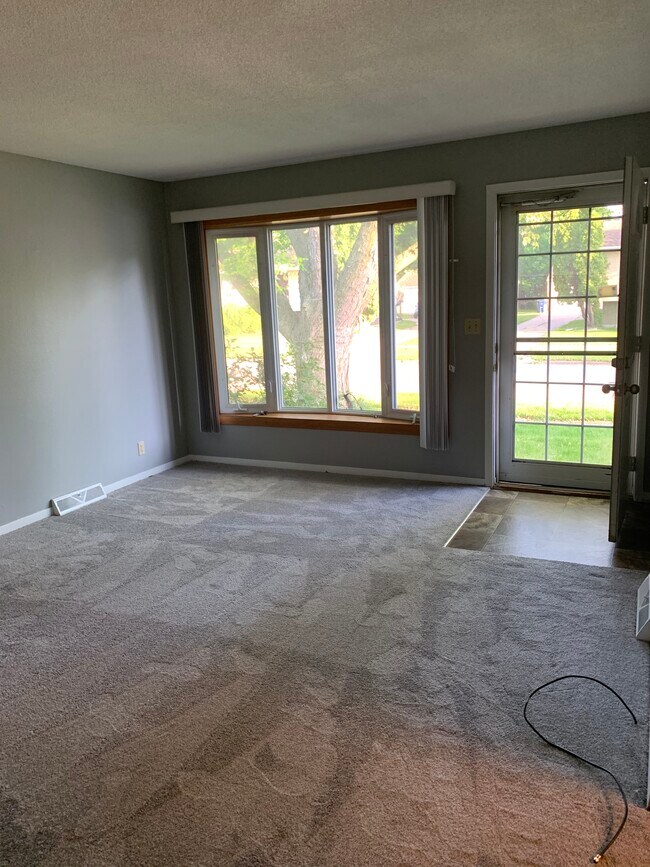 Building Photo - 1044 Rainbow Blvd