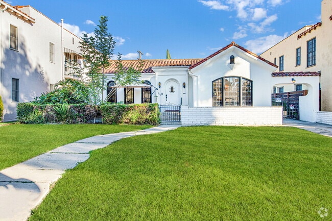 Building Photo - 812 S Curson Ave