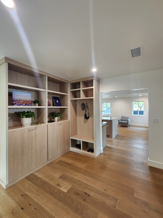 Building Photo - 10811 Farragut Dr