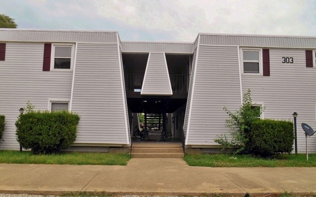 Building Photo - 303 W Olive St