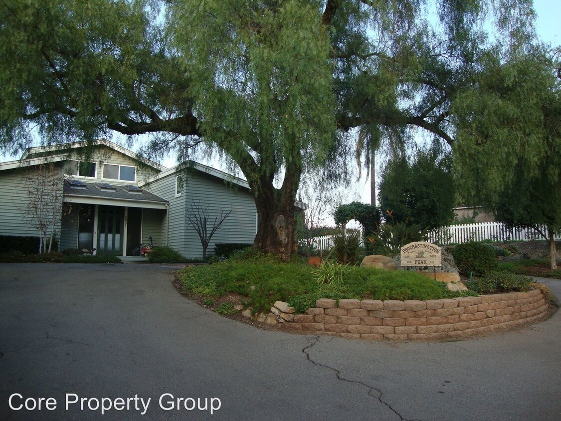 Primary Photo - 5031 Crestland Dr
