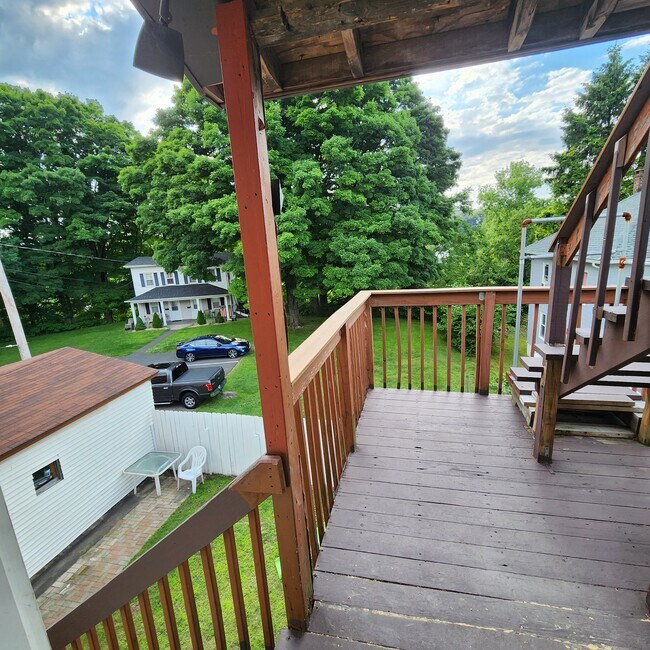 Cubierta - 312 Derby Ave
