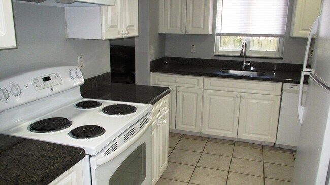 Foto del edificio - 13791 Yarmouth Dr