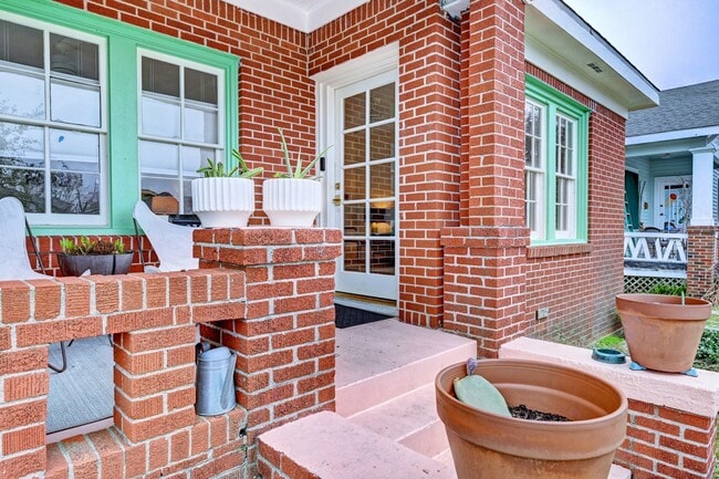 Building Photo - 3715 Avenue S 1/2