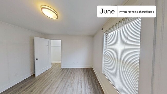 Building Photo - Room in Shared 4 bed/1.5 bath home