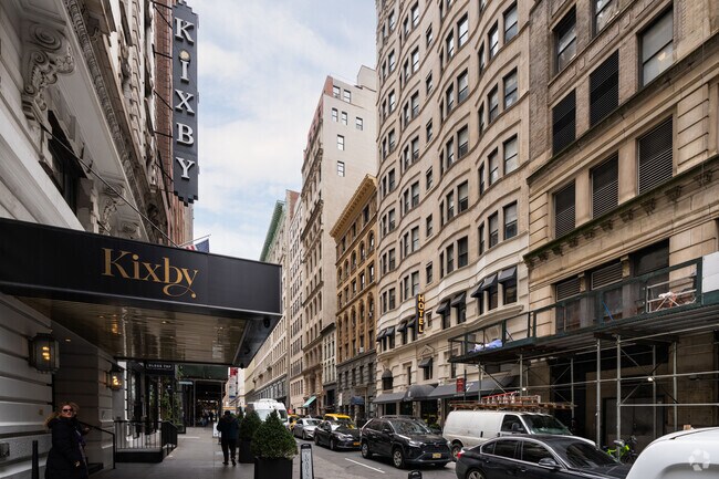 Building Photo - 36 W 35 St