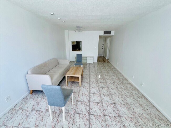 Foto del edificio - 211 NE 8th Ave