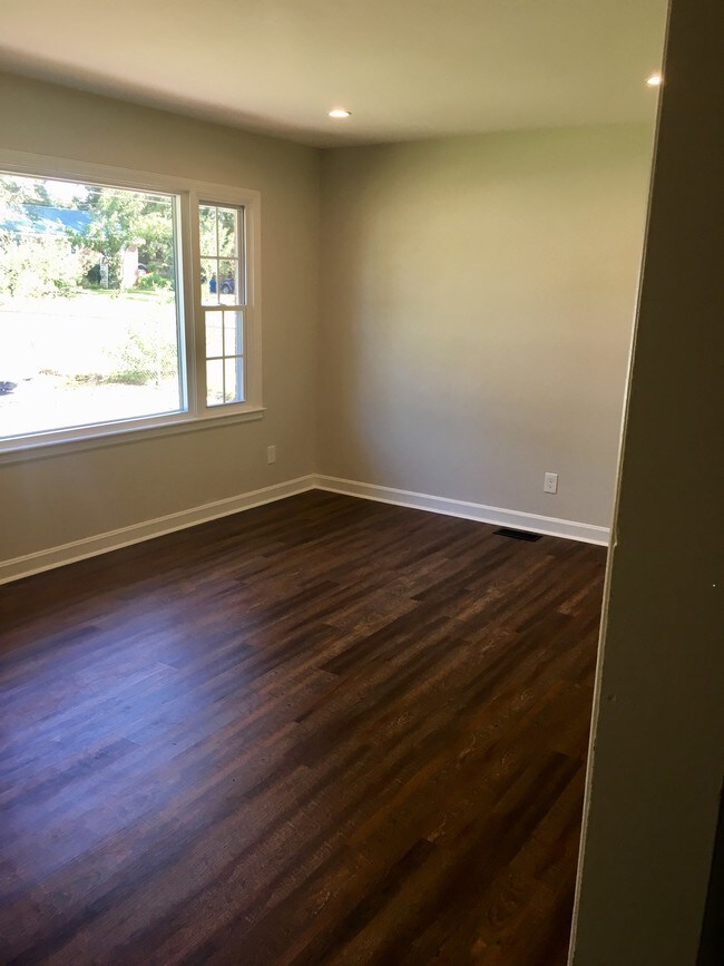 Building Photo - 206 Puller Dr