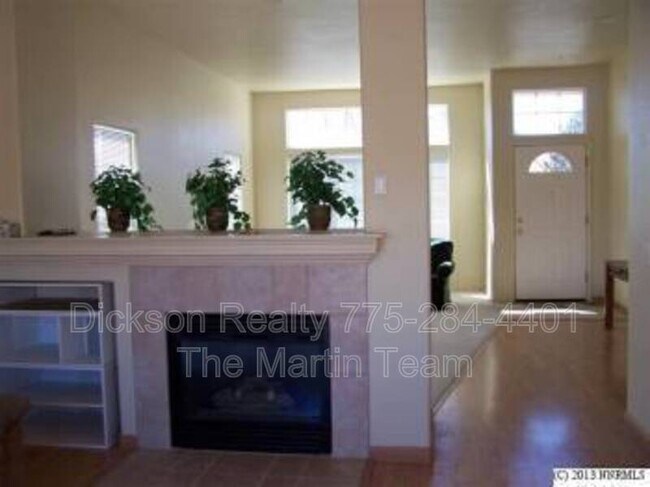 Building Photo - 2960 Roxbury Dr