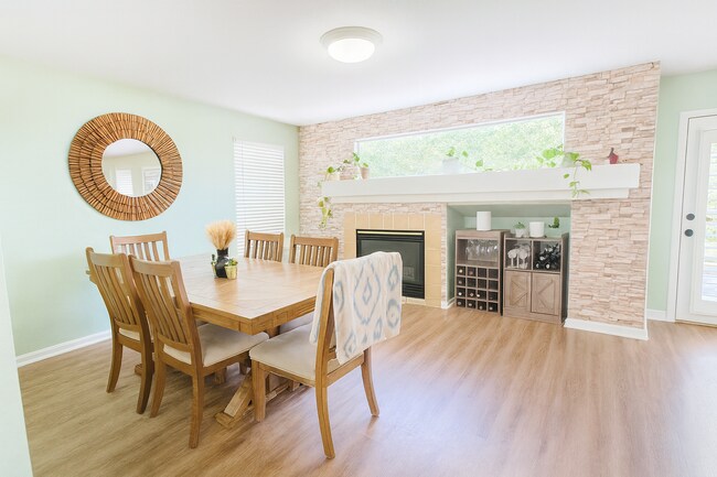 Building Photo - Stunning 5-Bedroom Home in the Heart of Pa...
