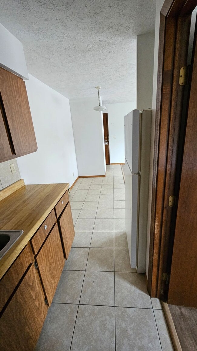 Building Photo - 2857 City View Dr