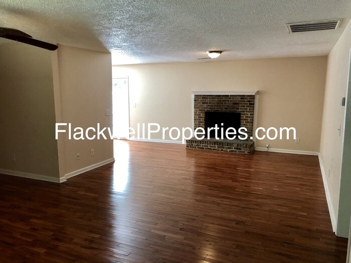 Foto del edificio - 3704 Bolding Rd