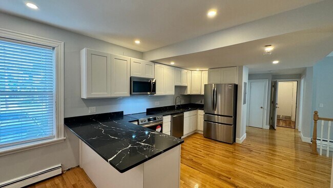 Foto del edificio - 5 bed/2 bath in Allston