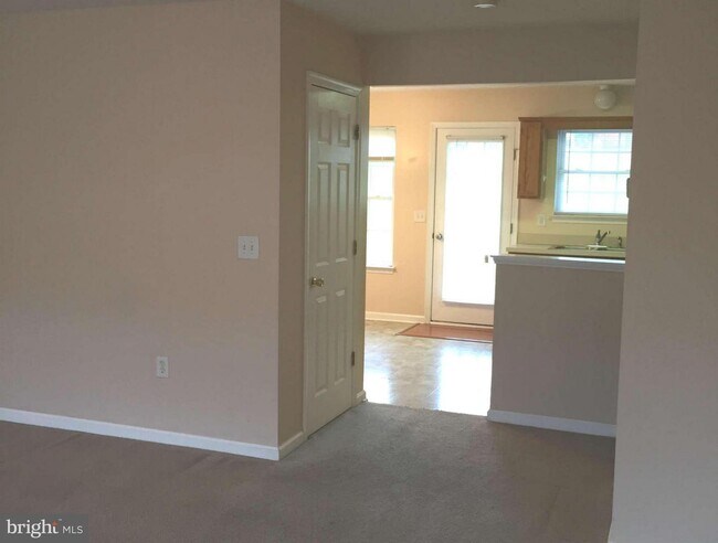 Building Photo - 105 Baybreeze Ct