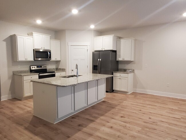 Building Photo - 6039 Forest Bay Ave