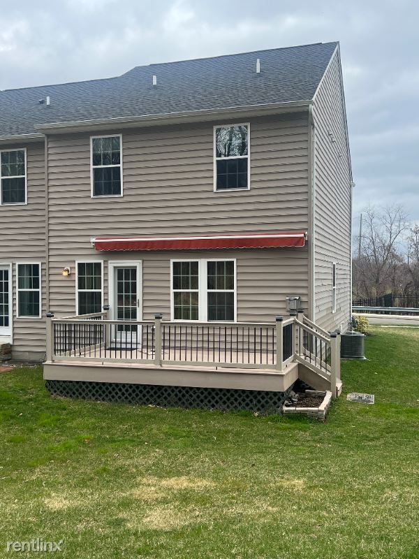 Building Photo - 3 br, 3 bath Townhome - 160 Tulsk Rd