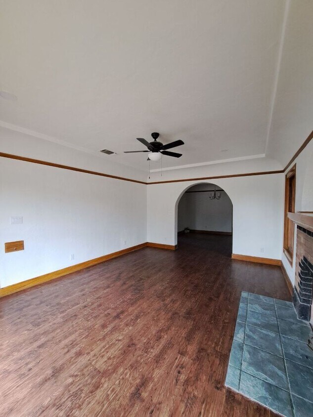 Foto del edificio - 141 E Hedges Ave