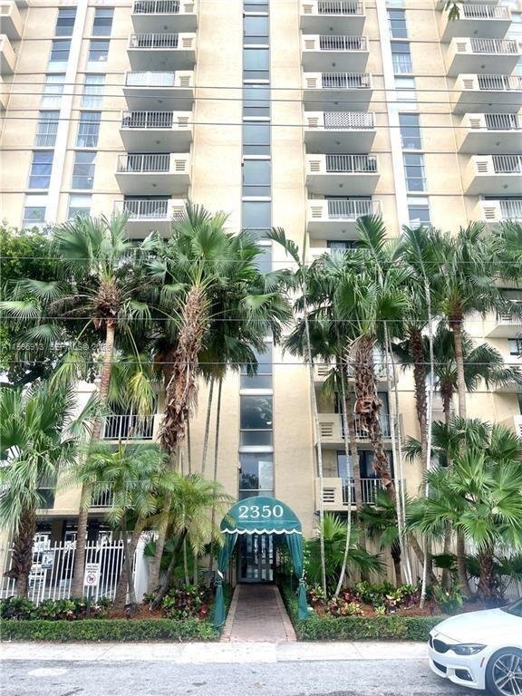 Foto del edificio - 2350 NE 135th St