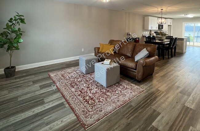 Building Photo - 207 Chesley Dr