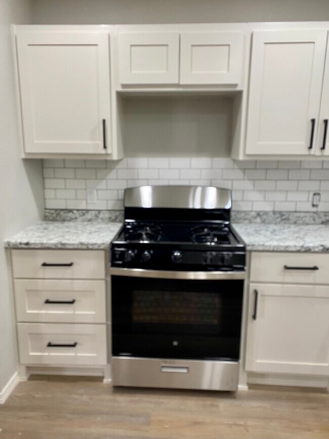 Foto del edificio - 704 East E Street