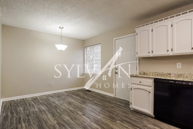 Building Photo - Come and live the good life in this 3-bedroom
