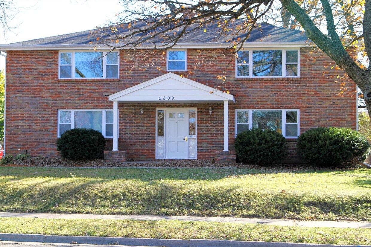 4-unit building - 5809 Raymond Rd