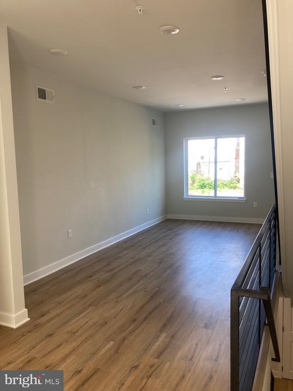 Building Photo - 2137 Bellmore St