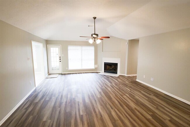 Foto del edificio - 17427 Hamilwood Dr