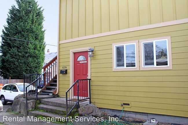 Foto del edificio - 4220-4224 N Commercial Ave