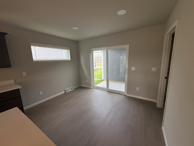 Building Photo - 1598 Star Light Dr