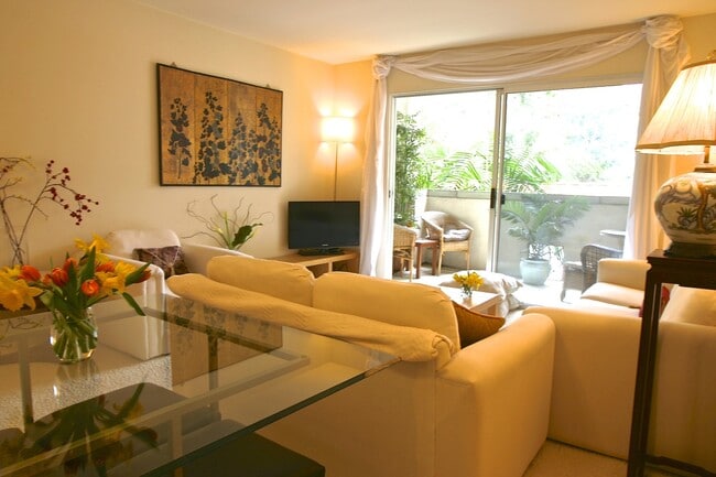 Building Photo - Total Quality Living! This private and qua...