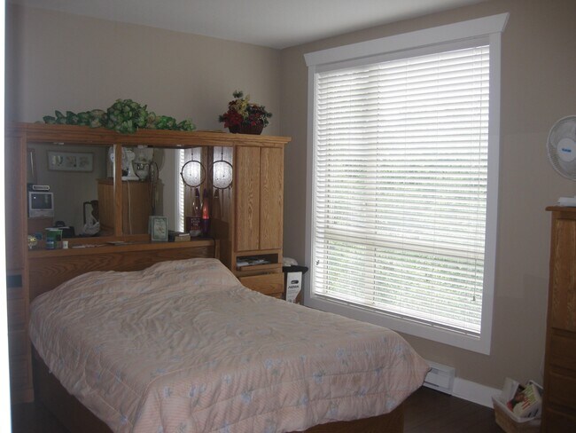 Photo du bâtiment - 14333-14104 104 Ave