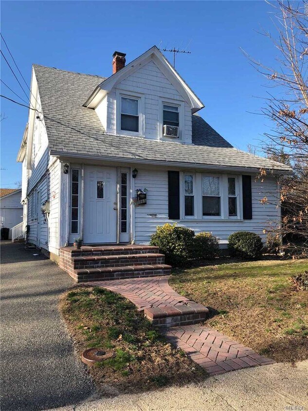 165 Lewis Ave, Westbury, NY 11590 House Rental in Westbury, NY