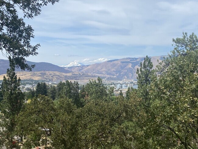 Foto del edificio - 3 Bedrooms | 2 Bath Home in The Dalles, OR
