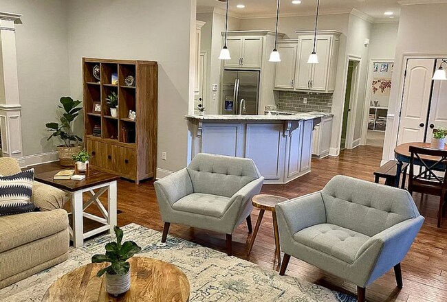 Foto del edificio - Spacious 4BR/3BA Grove Point Home with Screened Porch & Privacy Fence