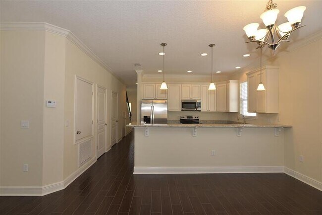 Foto del edificio - 2425 E Pine St