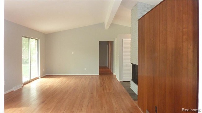 Foto del edificio - 5600 Crabtree Rd