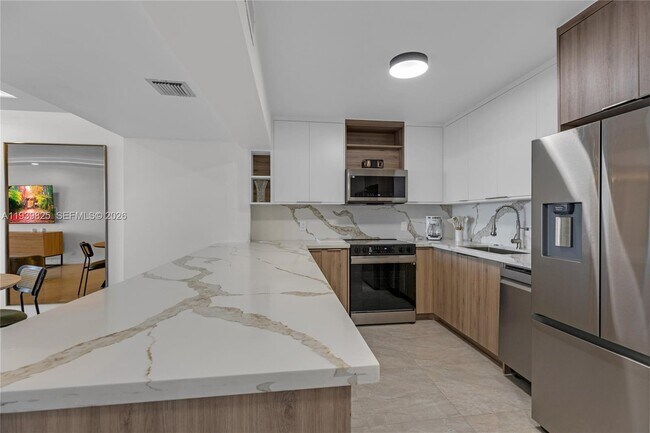 Building Photo - 2201 S Ocean Dr