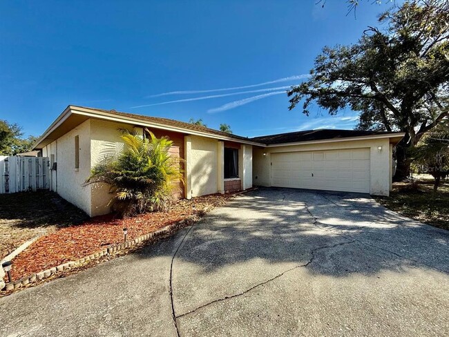 Foto del edificio - 4223 Summerdale Dr