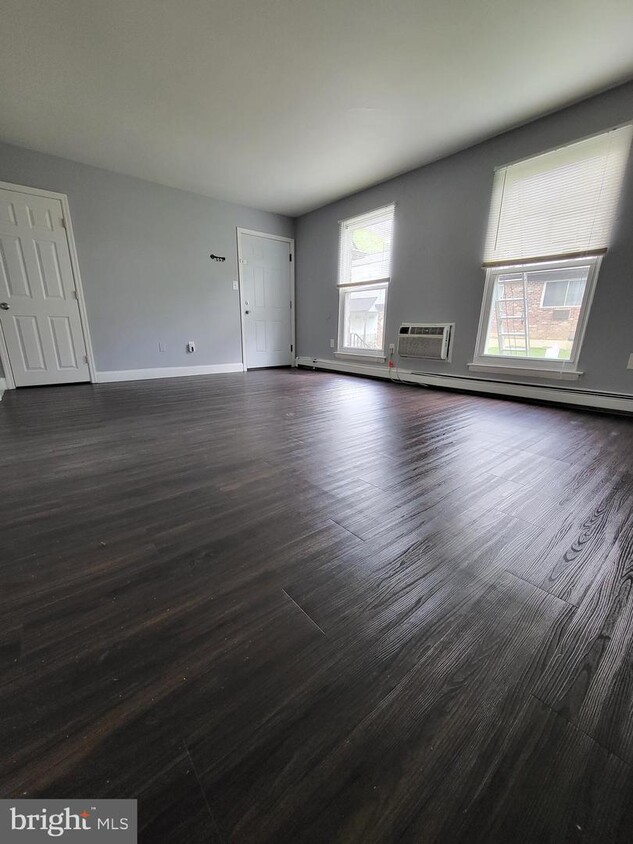 227 Washington Ave, Gloucester Township, NJ 08012 Room for Rent in