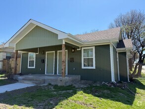 Building Photo - 502 E Woodin Blvd