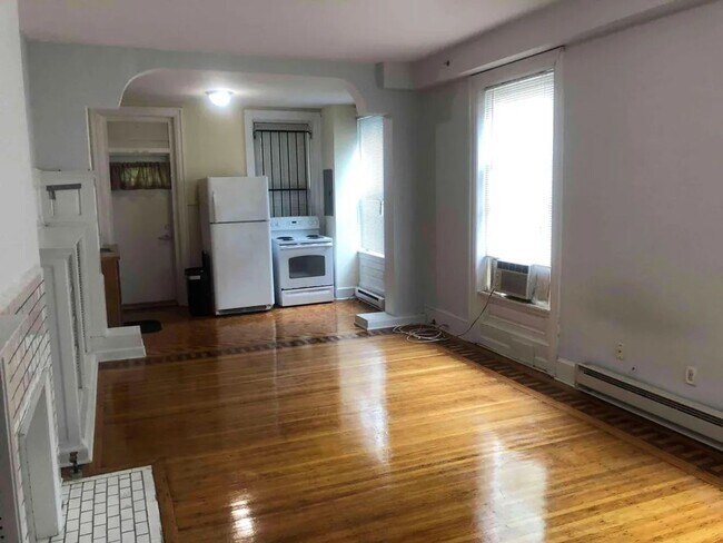Foto del edificio - 1733 W Montgomery Ave