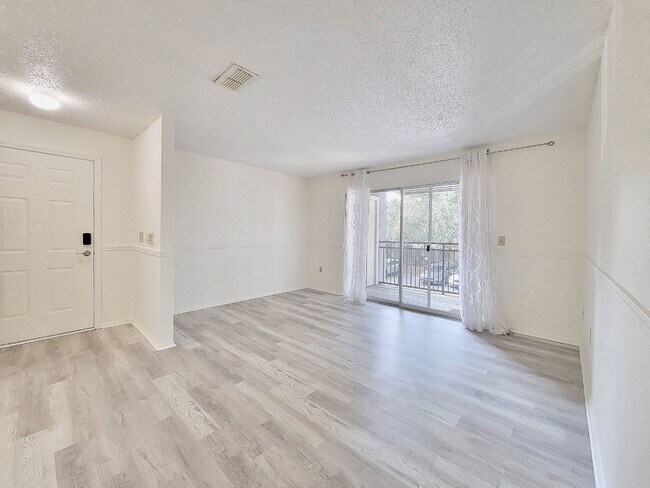 Building Photo - 3705 SW 27th St