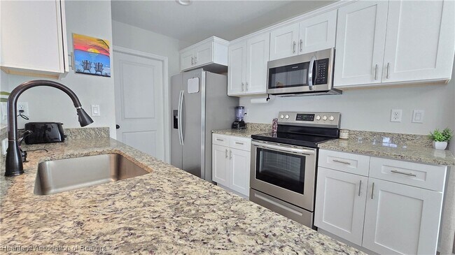 Building Photo - 2909 Mullet Ave