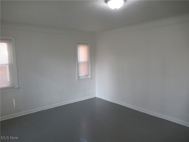 Building Photo - 13818 Belleshire Ave