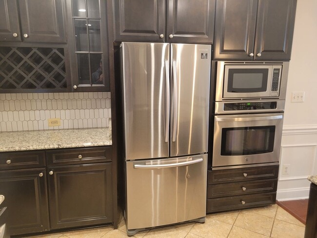 Building Photo - Stunning 3 BR/2.5 Townhome BA in Langston!