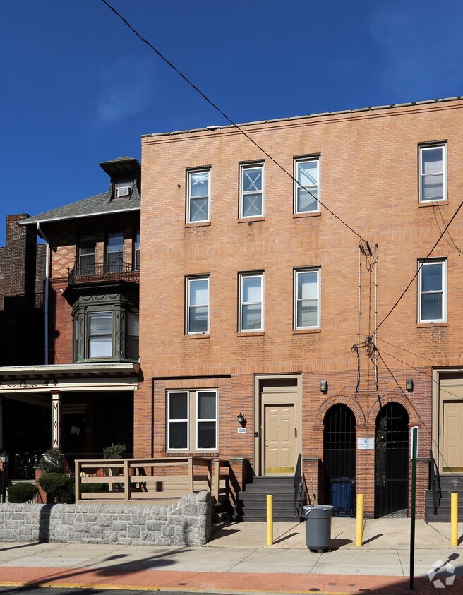 Building Photo - 232 S 41st St