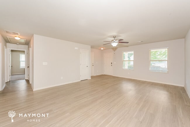 Foto del edificio - 165 Rockingham Dr